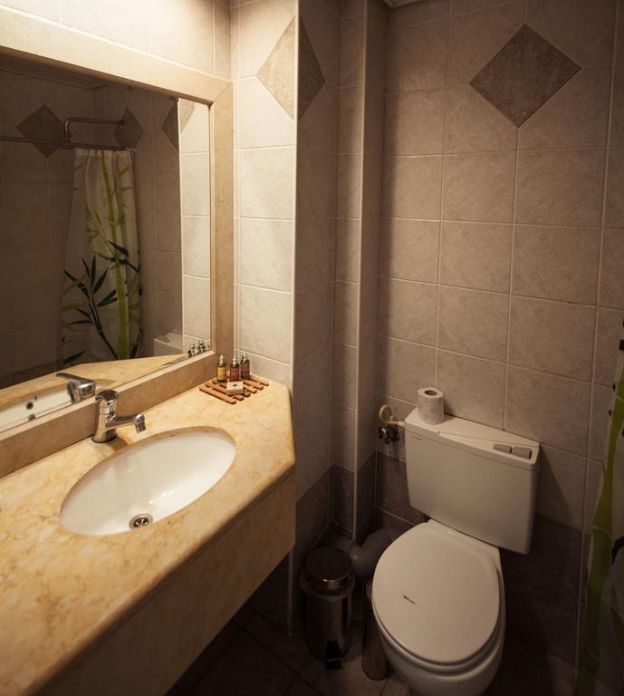 Faulty Towers Hotel Eilat Esterno foto