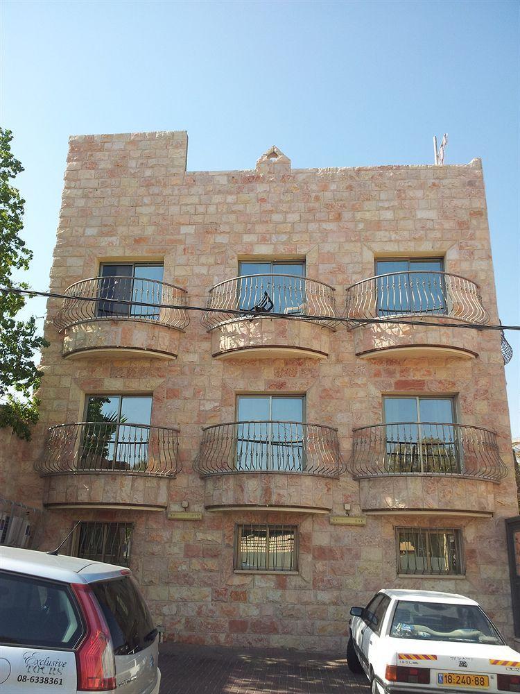 Faulty Towers Hotel Eilat Esterno foto