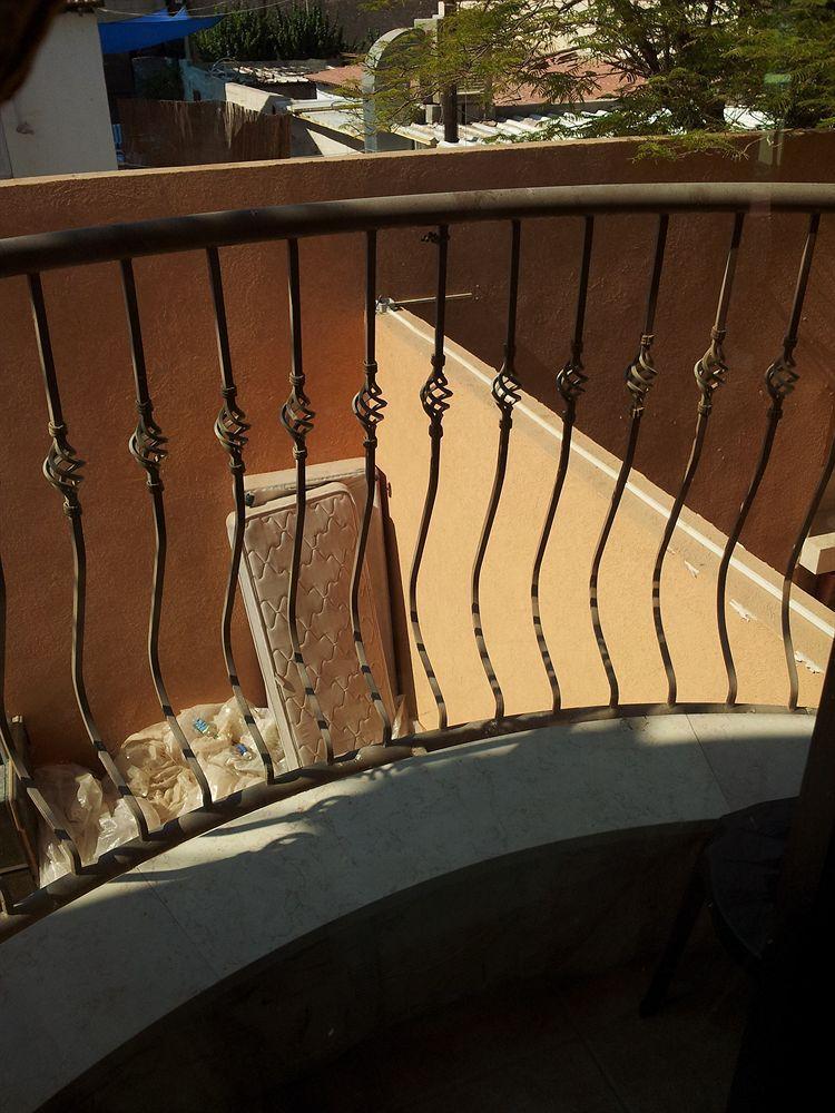 Faulty Towers Hotel Eilat Esterno foto