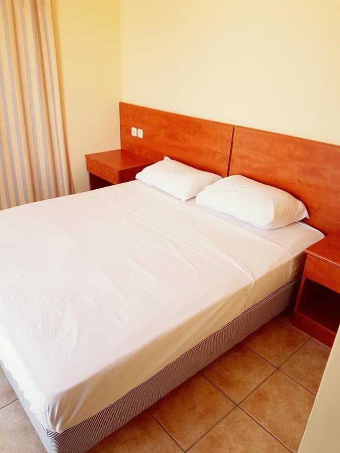 Faulty Towers Hotel Eilat Esterno foto