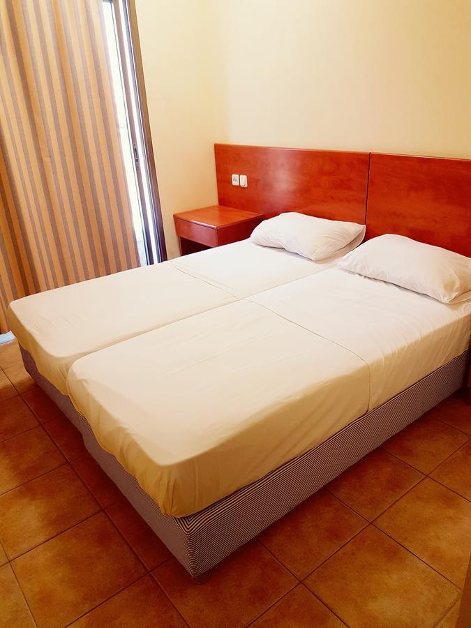 Faulty Towers Hotel Eilat Esterno foto