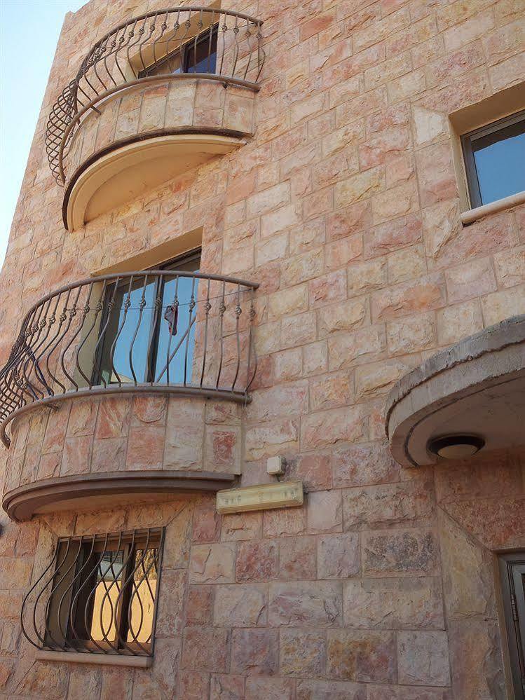 Faulty Towers Hotel Eilat Esterno foto